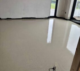 Fast Floor Screed | Self levelling liquid screed over UFH | new build in Coney Island in Co Down